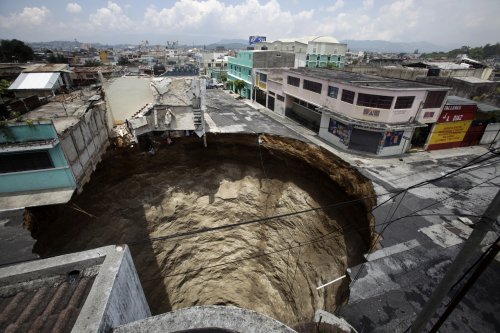 sinkhole.jpg sinkhole.jpg