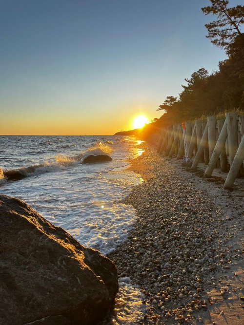 Beach high tide.jpg