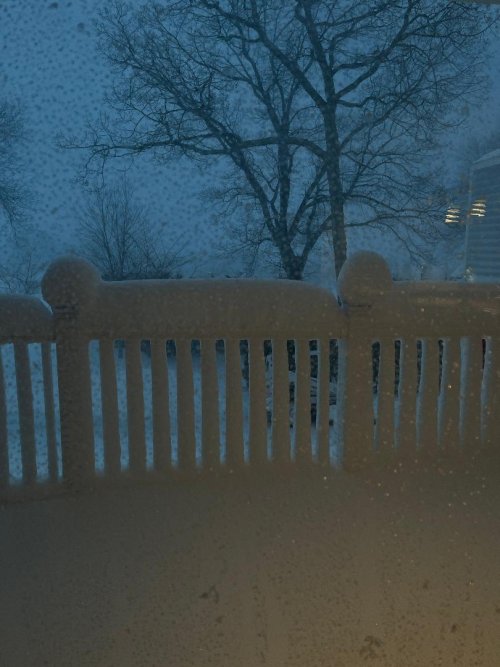 Snow on deck.jpeg Snow on deck.jpeg