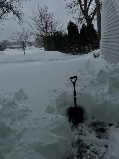 Snow to garage.jpg Snow to garage.jpg