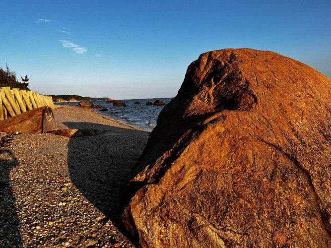 Rock on beach.jpg